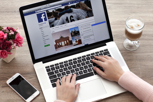 Udostępnianie zdjęcia = udzielenie licencji? Co znaczy regulamin FB?